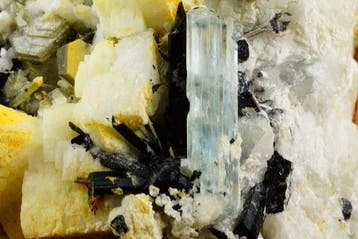 AQUAMARINE met Tourmalijn, Veldspaat en MIKA - TOP-exemplaar