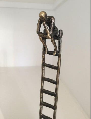 Corry Ammerlaan - sculptuur, “ De Denker “ - 23 cm - brons (