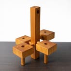 Chandelier - Bois - Un bougeoir en bois.