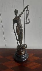 Beeld, Vrouwe Justitia - 23 cm - Brons, Marmer