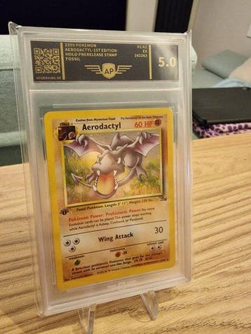 Pokémon - 1 Graded card - Aerodactyl 1/62 Pre-release, First, Hobby & Loisirs créatifs