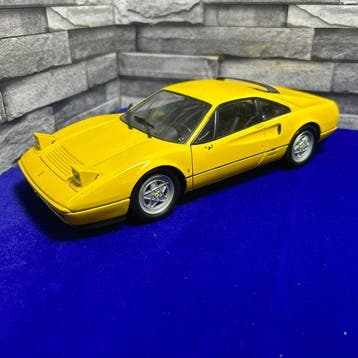 Kyosho 1:18 - Modelauto - Ferrari 328 GTB (1988)