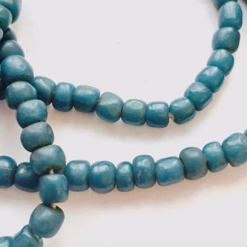 Birman ancien, Vallée de Samon Verre bleu archaïque Perles