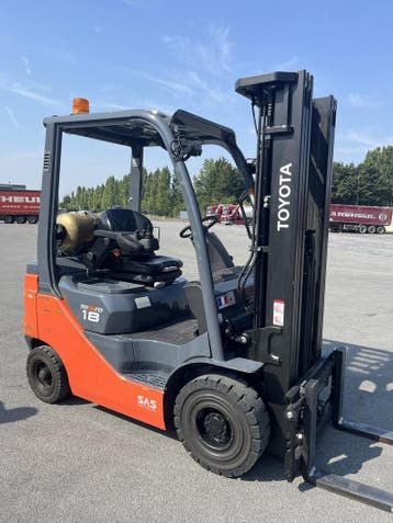 Toyota 02-8FGF18 Gaz - Triplex 4,70 m - 1 132 h, Chariot élévateur