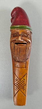 Statuette, Houtsnijwerk kabouter, een antiek beeldje en een, Antiquités & Art