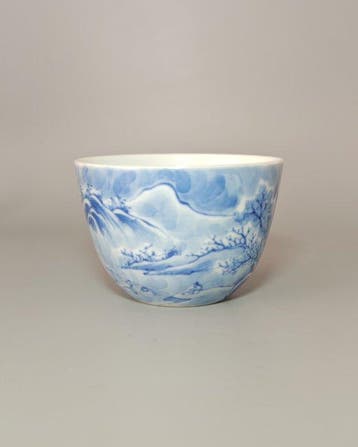 Een diepbuikige blauw-witte theekop voor geleerden met