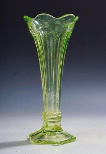 Vaas - Tsjecho-Slowakije / Bohemen, Art Deco Trompetvaas,