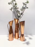 Vaas - Teak - Een set van drie diabolo-stijl vazen.