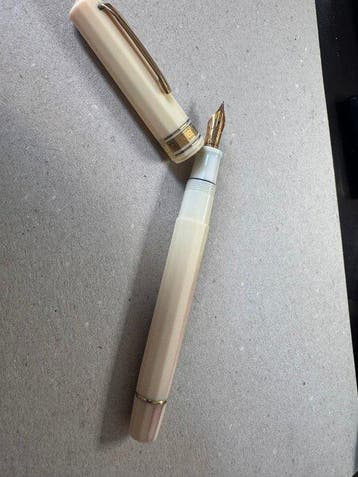 Omas - Stylo à plume, Collections