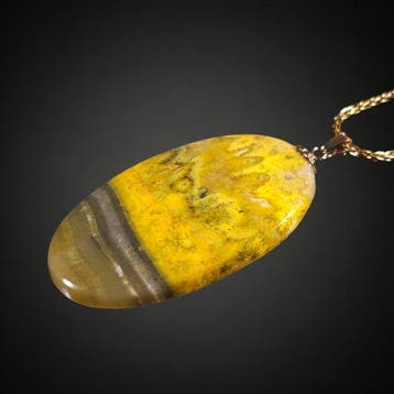 Geen Reserve – 70,60 ct Bumblebee Jasper met helder geel en
