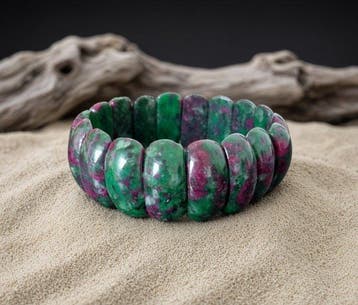 Armband van natuurlijke robijn-zoïsite. Grote cabochons XXL.