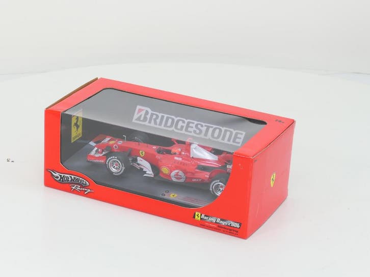 Schaal 1:18 Hot Wheels J2990 Ferrari 248 F1 Michael Schum..., Hobby en Vrije tijd, Modelauto's | 1:18, Gebruikt, Hot Wheels, Ophalen of Verzenden