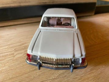 Made in USSR 1:43 - Voiture miniature - GAZ Volga 3102