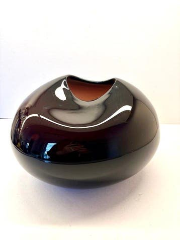 When Objects Work (WOW) - Kate Hume - Vase - Pebble Large -