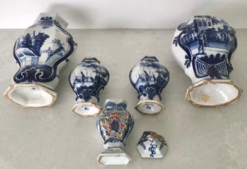 Vaas (5) - baluster vazen in Delfts aardewerk met