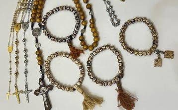 Themacollectie - Religieuze collectie: rozenkransen en