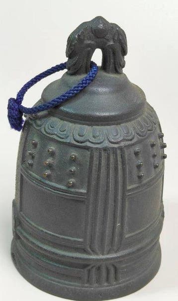 Cloche bonsh bouddhiste miniature en bronze fondu, Shwa