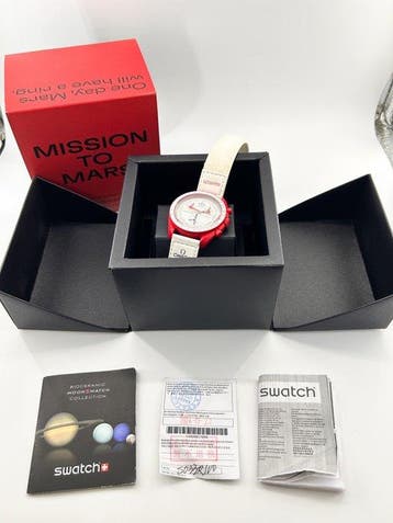 Omega x Swatch - MoonSwatch - Mission to Mars - Sans prix de, Handtassen en Accessoires, Horloges | Heren, Nieuw