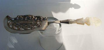 Ornate Fish Serving Slice - Hanover ca.1830