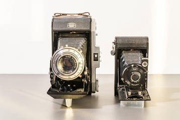 Zeiss Ikon 2× vouwcamera : Nettar 517/2 6x9 met Novar 105mm