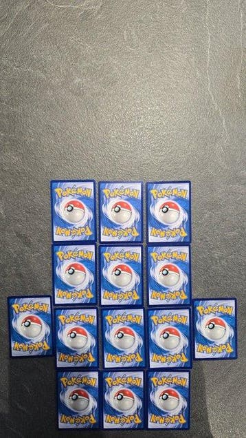 Pokémon - 142 Card, Hobby en Vrije tijd, Nieuw