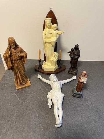 Set van 5 religieuze beeldjes (5) - Antiek - Hars, Gips,