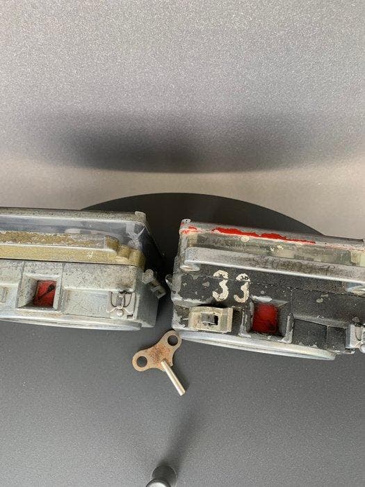 Industriële apparatuur - België - pigeon Clocks, Antiek en Kunst, Antiek | Wandborden en Tegels