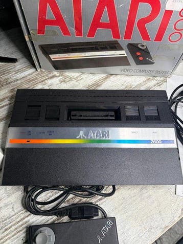 Atari - 2600 - Atari 2600 - Spelcomputer - In originele, Games en Spelcomputers, Nieuw