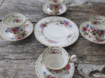 Royal Albert - Service de table (5) - Fleurs du mois daoût, Antiek en Kunst