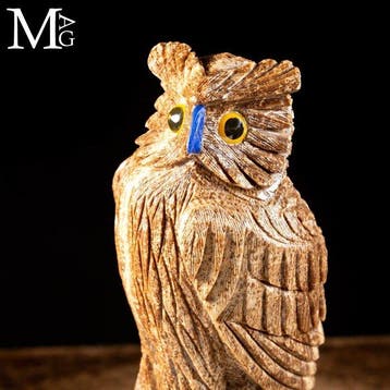 Grande chouette en pierre sculptée à la main, aux yeux