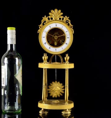 Skeletklok Directoire Ormolu (kwikverguld brons), zijde