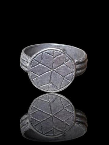 Viking periode Stunning Silver Empire Seal Ring, Antiek en Kunst