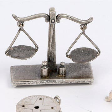 o.a. van Kempen & Begeer. - Statuette, Weegschaal,, Antiek en Kunst