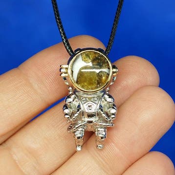 100% doorzichtige PALLASITE ASTRONAUT hanger. De beste