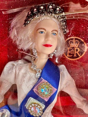 70th Anniversary Commemorative Edition - Poupée Queen
