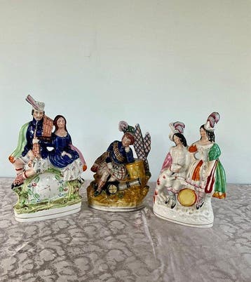 Staffordshire - Beeldje, Les ecossais - 35 cm - Aardewerk -, Antiquités & Art