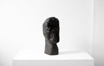 Ros Khavro - sculptuur, An abstract bust - Hand carved -