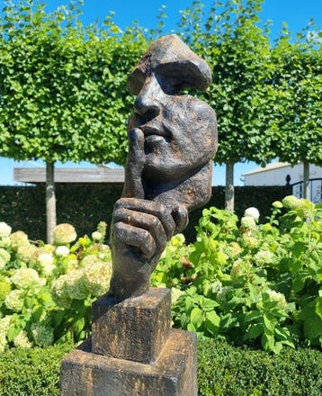 Beeldje - Man met zijn wijsvinger voor de mond - 78 cm -