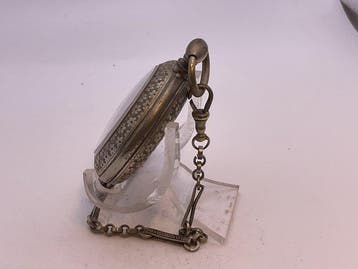 Cilindro Metallo . 1880 . Con catena e chiavetta dell’epoca