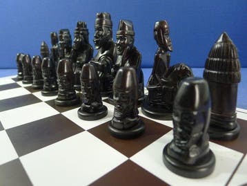 Jeu déchecs origine Madagascar en ébène King 115 mm - Jeu