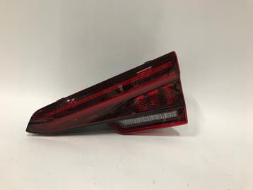 Audi A4 B9 8W5 16-19 achterlicht binnen rechts donker 8W5.94, Verzenden, Gebruikt