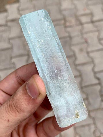Afgesneden blauwe aquamarijnkristal uit Nagarvallei, Skardu,