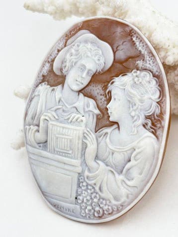 CASSIS MADAGASCARIENSIS - Cameo - Handgesneden camee