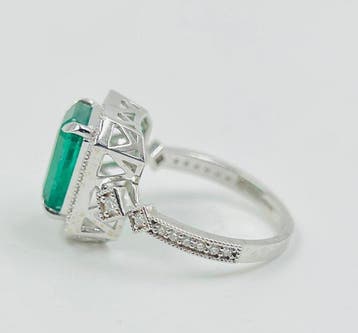 Ring - 14 karaat Witgoud - 5.22ct. tw. Smaragd - Diamant, Nieuw