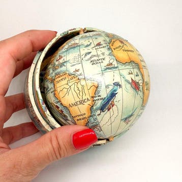 Celestial and terrestrial globes - Globe in a Box -