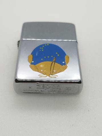 Zippo - Zippo con acabado Brushed Chrome y un diseño, Collections