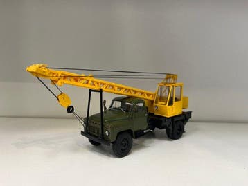 Autohistory 1:43 - Model vrachtwagen (2) - Gaz cranes -