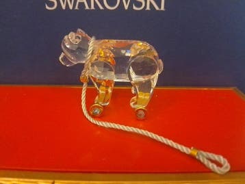 Swarovski - Beeldje - Teddybear on Wheels - 253447 - Kristal