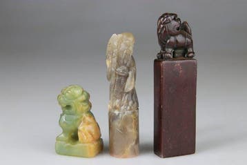 Verzameling Chinese zegels (cachets); leeuwensculpturen -