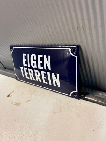 Emaille Bord Eigen Terrein – Zwart-Wit – Klassiek